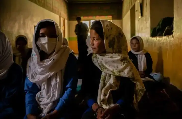 سازمان ملل : ممنوعیت آموزش دختران در افغانستان باعث افزایش ازدواج کودکان میشود