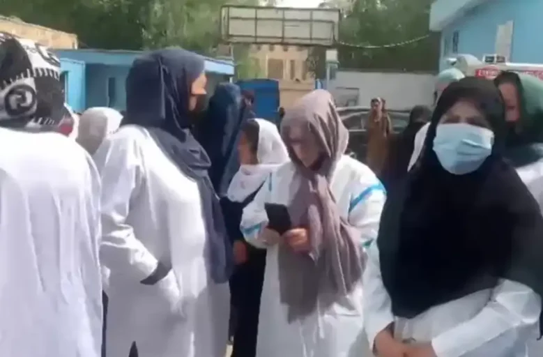 اعتصاب کارمندان زن در چهار شفاخانه کابل در اعتراض به کاهش دستمزد