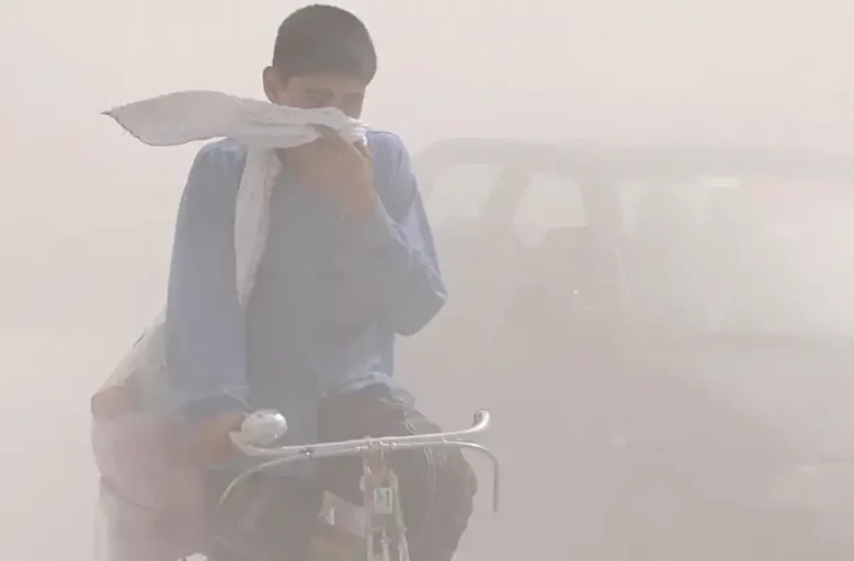 آلودگی هوا جان 40 درصد کودکان در افغانستان را می‌گیرد