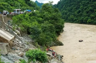 مفقود شدن دست‌کم ۶۳ تن در پی رانش زمین در نپال