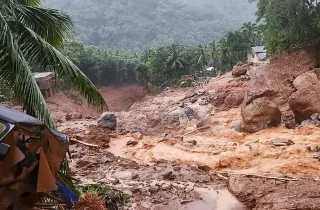 شمار تلفات سیلاب و رانش زمین در هند به 93 تن رسید