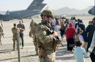 استعفای عضو ارشد کنگره آمریکا به دلیل عدم پاسخگویی دولت بایدن به خروج از افغانستان