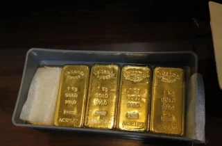 نیروهای مرزی ایران از کشف ۱۲ کیلوگرم طلای قاچاق در مرز تایباد خبر داد