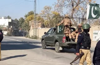 جان باختن چهار نفر در حمله به پلیس در شمال غرب پاکستان
