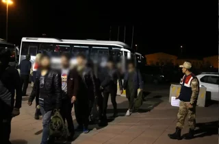 ادامه روند بازداشت و اخراج مهاجرین در ترکیه