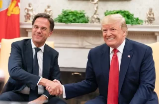 دیدار و گفتگوی دبیرکل ناتو با ترامپ