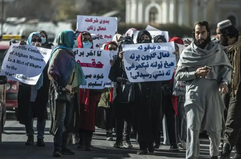 روز جهانی مبارزه با خشونت علیه زنان؛ اعتراض زنان افغانستان به سکوت جامعه جهانی