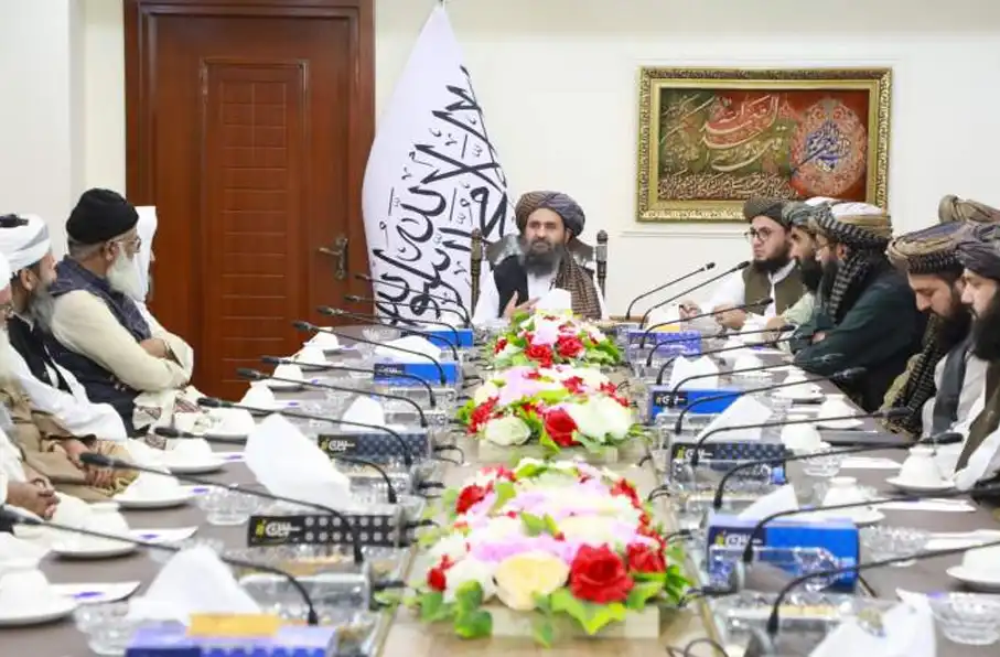 ملا برادر: باید در کنار گسترش نهادهای دینی، برای بهبود وضعیت اقتصادی نیز تلاش کرد