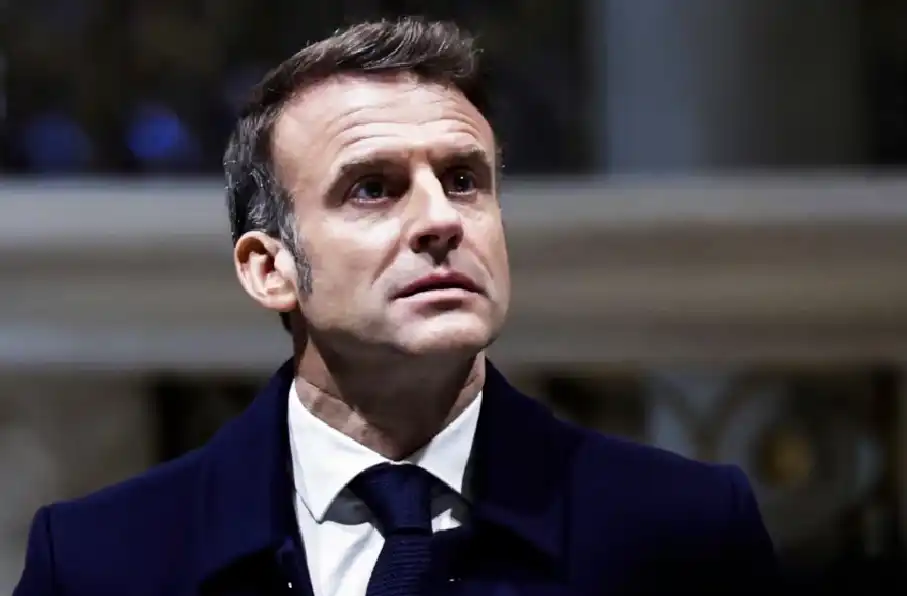 رئیس جمهور فرانسه : استعفا نمیدهم