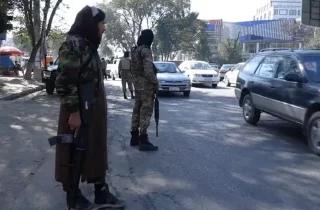 منع استفاده از موبایل هوشمند در ایست‌های بازرسی توسط رهبر طالبان