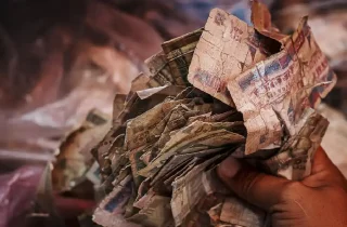 ادامه روند جمع‌آوری پول‌های مندرس شده در افغانستان