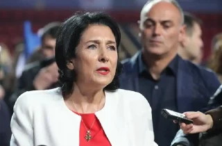 رئیس جمهور گرجستان : تنها راه حل بحران، برگزاری انتخابات پارلمانی جدید است