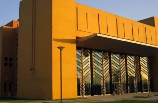 طالبان دیوار سفارت آمریکا در کابل را تخریب کرد