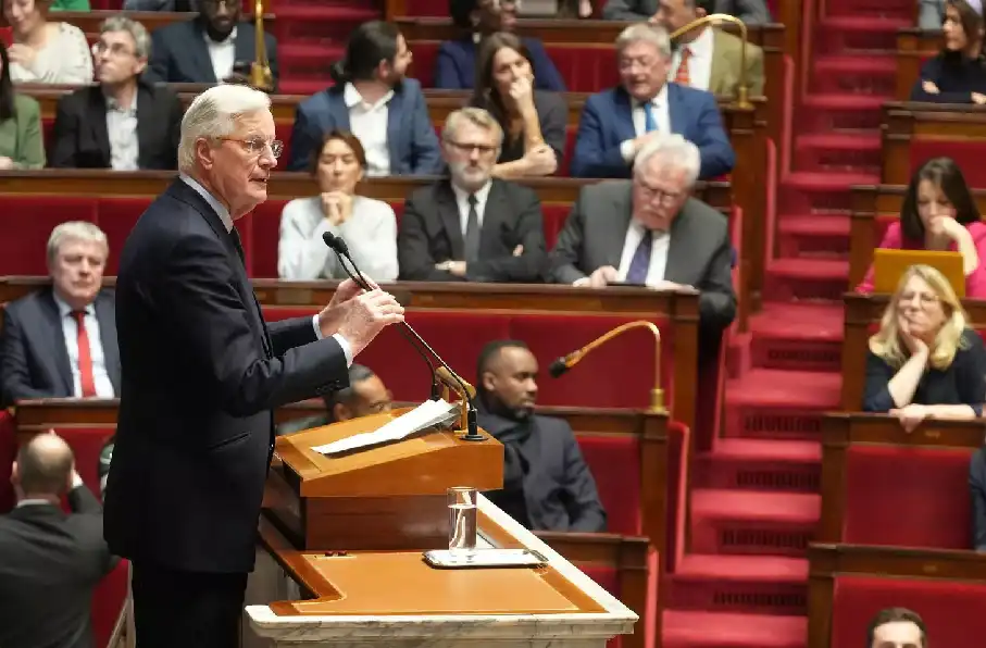 سقوط حکومت فرانسه با رای عدم اعتماد پارلمان