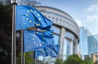 اتحادیه اروپا: رعایت حقوق بشر و مسئولیت‌های بین‌المللی شرط به رسمیت‌شناسی طالبان است