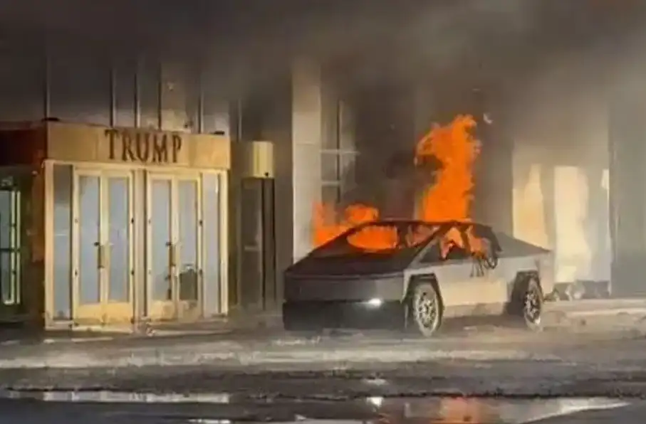 انفجار در برابر هوتل ترامپ لاس وگاس