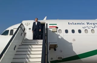 وزیر خارجه ایران برای گفتگو در مورد همکاری‌های دوجانبه وارد کابل شد