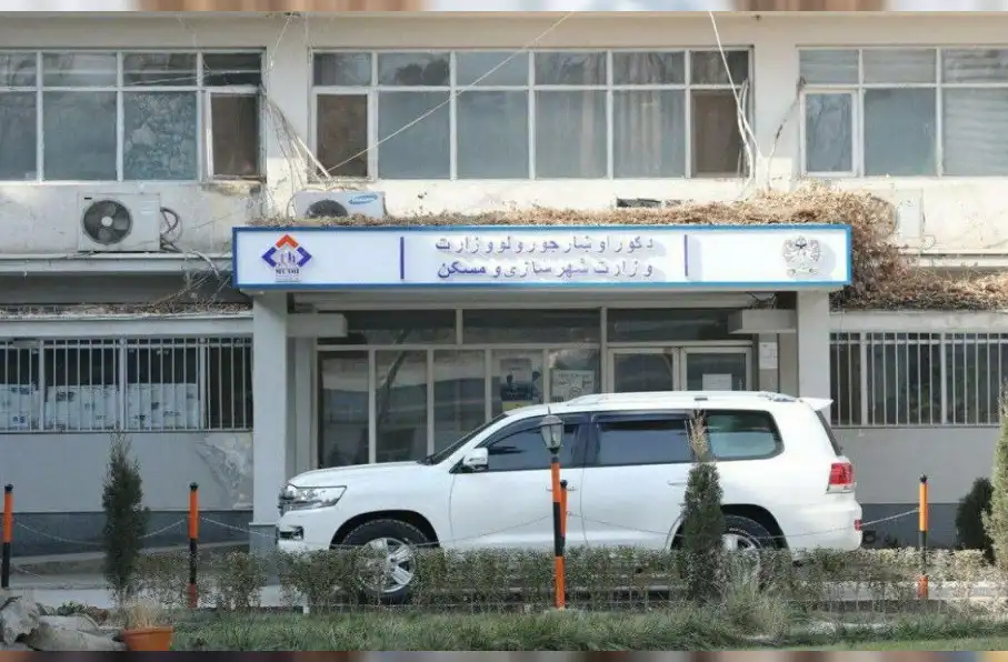 داعش مسئولیت حمله انتحاری به وزارت شهرسازی طالبان را بر عهده گرفت