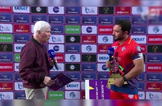 گلبدین نایب جایزه بهترین بازیکن کریکت را به قهرمان فقید پرورش اندام افغانستان اهدا کرد