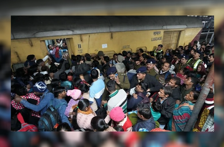 ازدحام مرگبار در ایستگاه قطار دهلی 18 کشته و چندین زخمی برجای گذاشت