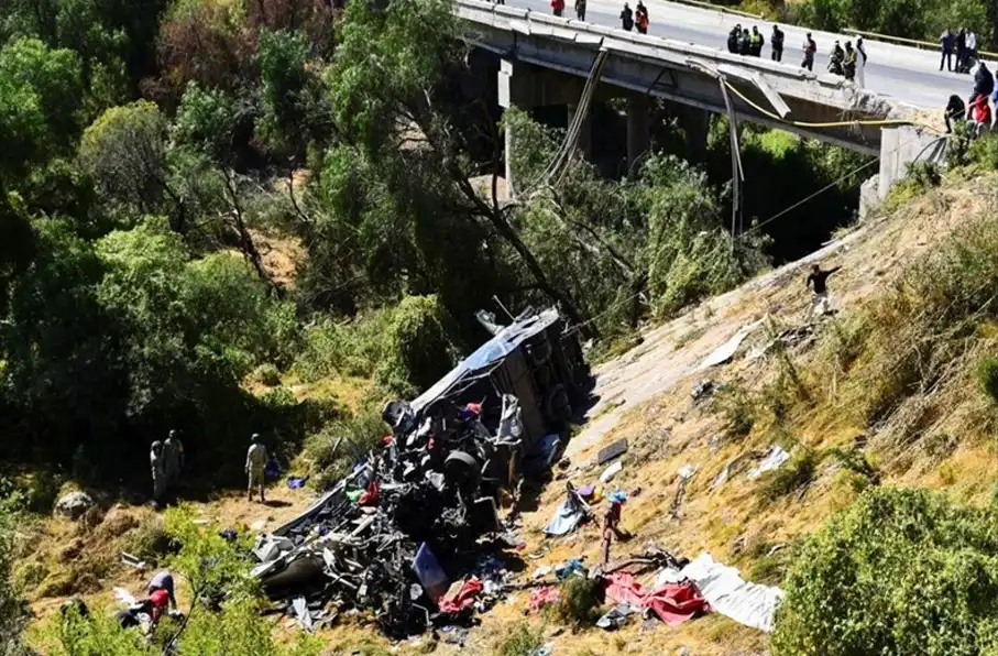 تصادف مرگبار بس مسافربری در مکزیک ۳۲ کشته برجای گذاشت
