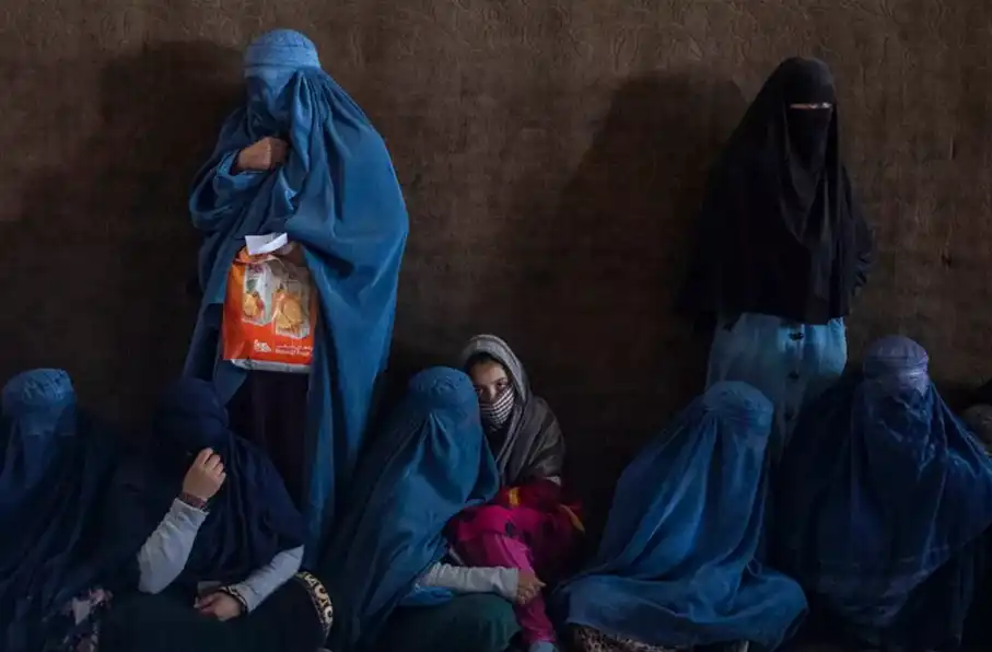 زنان افغان بیشترین آسیب را از بحران غذایی و کمبود بودجه متحمل میشوند