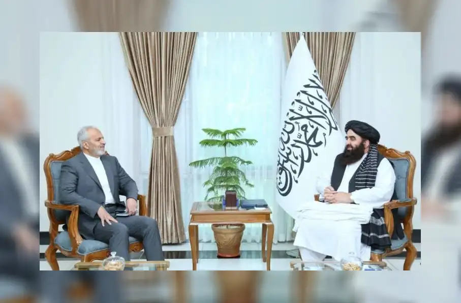 دیدار و گفتگوی سفیر ایران و امیرخان متقی درباره همکاریهای اقتصادی و سیاسی