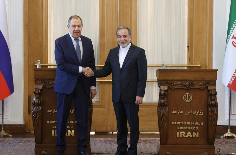 وزیر خارجه ایران: تهران و مسکو برای حل بحران افغانستان به مشورتهای خود ادامه میدهند