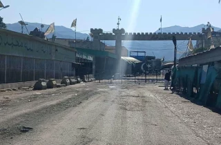 نهمین روز انسداد تورخم؛ ضرر روزانه ۵۰۰ هزار دالری تاجران افغانستان