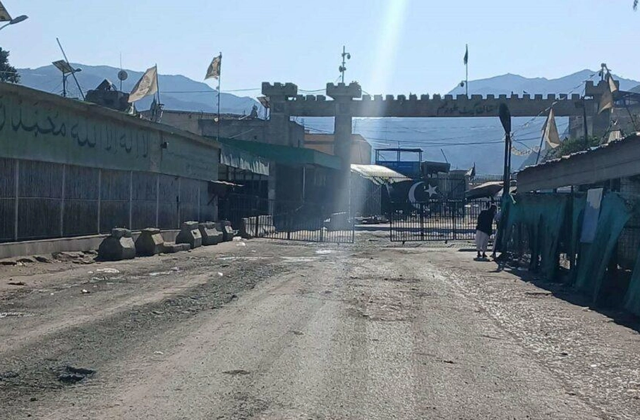 نهمین روز انسداد تورخم؛ ضرر روزانه ۵۰۰ هزار دالری تاجران افغانستان