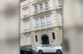 پرچم سه‌رنگ از سفارت افغانستان در لندن پایین کشیده شد