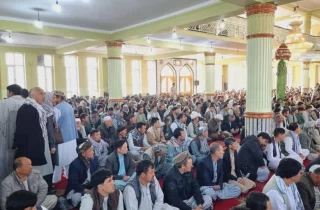 شیعیان افغانستان با حضور گسترده، نماز عید فطر را در شهرهای مختلف اقامه کردند