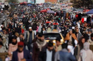 اسپانیا مصونیت دیپلماتیک سفیر طالبان در مادرید را به دلیل اتهام تجاوز جنسی لغو کرد تلگراف به نقل از بیانیه وزارت خارجه اسپانیا نوشت: «حکومت اسپانیا مصونیت دیپلماتیک محمد رحیم پیرزاده، سفیر افغانستان در مادرید، را در پی اتهامات جدی آزار جنسی و تجاوز لغو کرد.» طبق گزارش روزنامه تلگراف دولت اسپانیا گفته است «این فرد نماینده هیچ هیأت رسمی نیست، در اسپانیا اعتبارنامه ندارد و در کشور ما از مصونیت دیپلماتیک برخوردار نیست.» ‏بر اساس گزارش روزنامه تلگراف، پیرزاده متهم است که از موقعیت خود سوءاستفاده کرده و در یکی از موارد، پس از استفاده از یک داروی قوی، مرتکب تجاوز جنسی شده است. دادگاه شهر مادرید در ماه سپتامبر اعلام کرد که به دلیل برخورداری پیرزاده از مصونیت دیپلماتیک، قادر به بررسی این اتهامات نیست. افغانستان باردیگر در قعر جدول غمگین‌ترین کشورهای جهان قرار گرفت