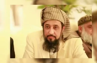 مولانا حامد الحق در حمله انتحاری به مدرسه حقانیه جان باخت