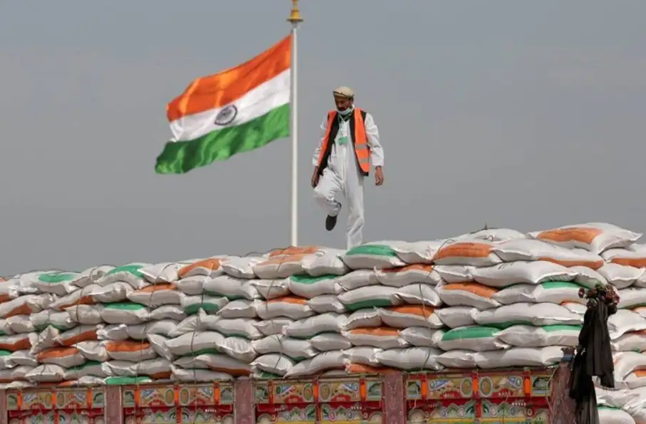 توقف تجارت افغانستان با هند در پی تنش‌های مرزی پاکستان و هند