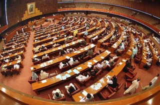 برگزاری نشست مجلس ملی پاکستان برای تصمیم‌گیری درباره مهاجران افغانستانی