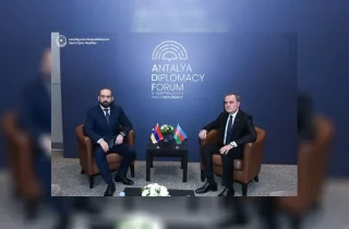 گفتگوی وزرای خارجه ارمنستان و آذربایجان در آنتالیا درباره صلح