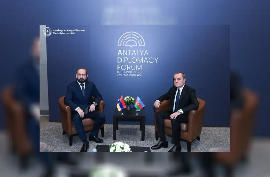 گفتگوی وزرای خارجه ارمنستان و آذربایجان در آنتالیا درباره صلح