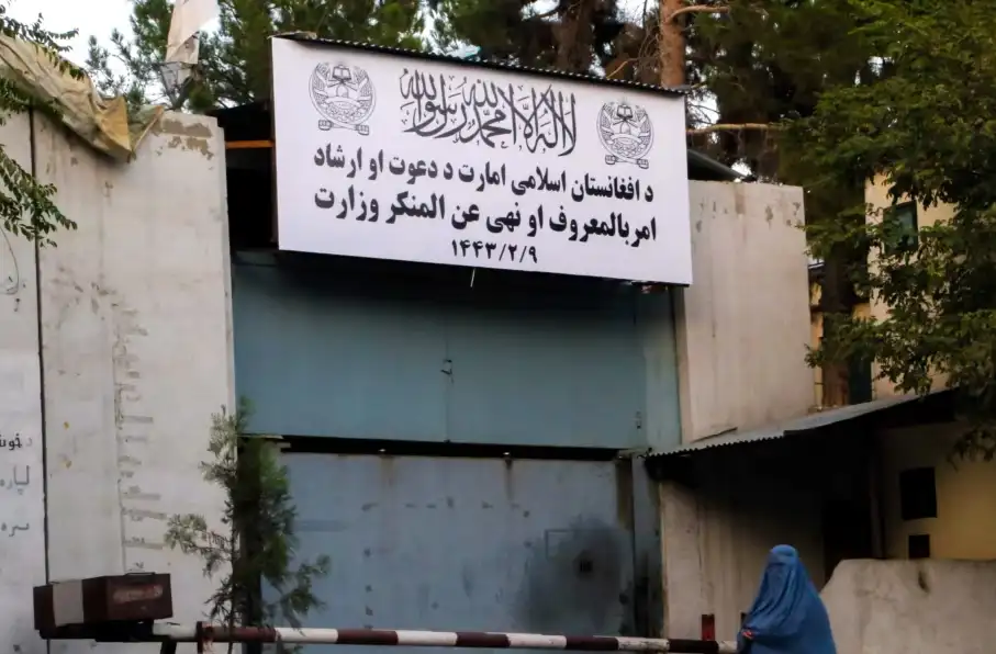 الزامی شدن ریش و لباس سنتی برای استادان و دانش‌جویان