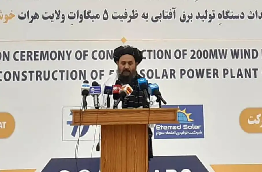 ملا برادر: افغانستان به به‌سوی انرژی تجدیدپذیر برای حفاظت از محیط‌زیست در حرکت است