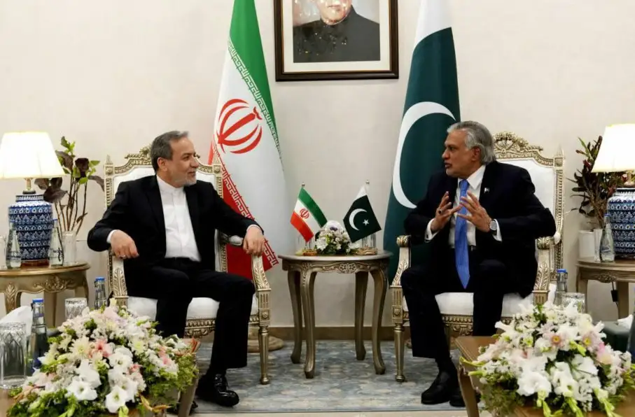 تأکید وزاری خارجه ایران و پاکستان بر همکاری برای ثبات منطقهای