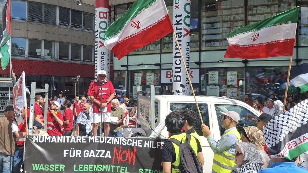 هزاران نفر در اتریش به نشانه همبستگی با ایران و فلسطین تظاهرات کردند