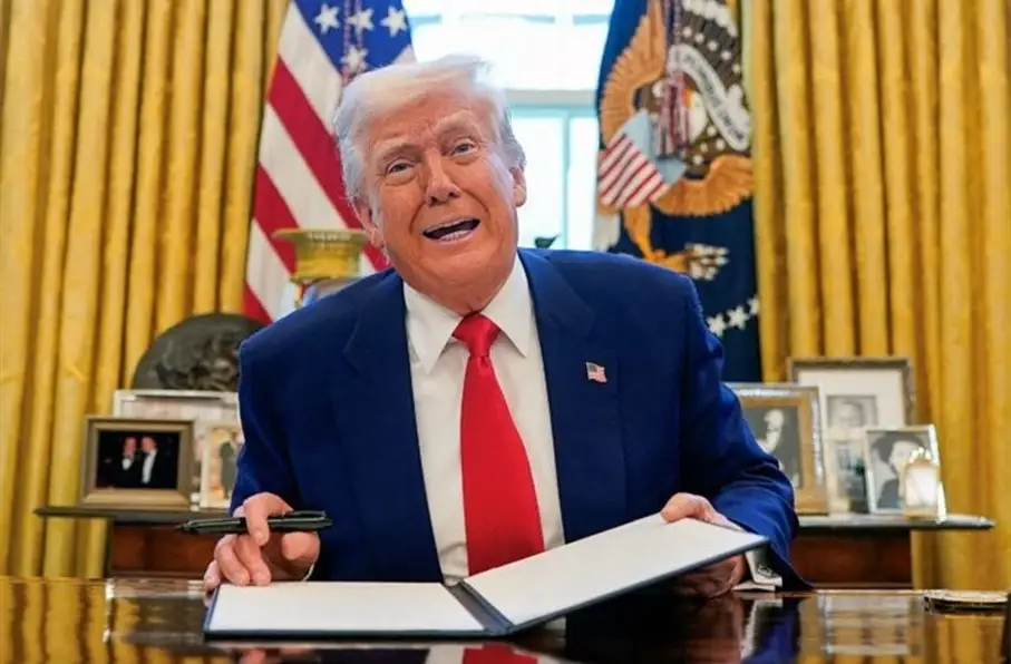 ترامپ فرمان ممنوعیت ورود شهروندان 12 کشور به شمول افغانستان به امریکا را صادر کرد