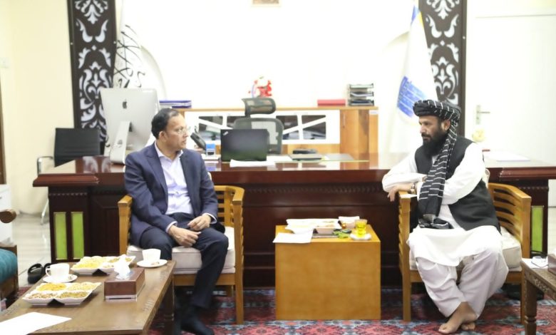 تاکید مقام طالبان بر بهبود خدمات مخابراتی برای مهاجران افغان در مناطق مرزی