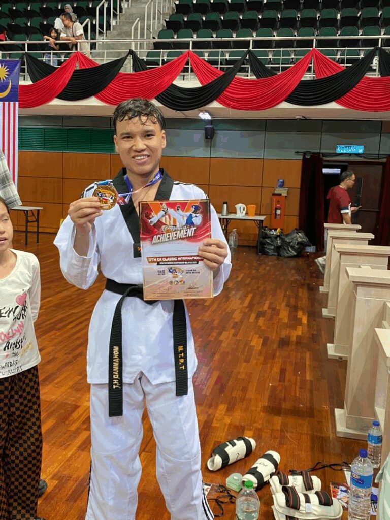 افتخارآفرینی و درخشش تکواندوکار جوان افغانستانی در رقابتهای جهانی مالزی افتخارآفرینی و درخشش تکواندوکار جوان افغانستانی در رقابتهای جهانی مالزی