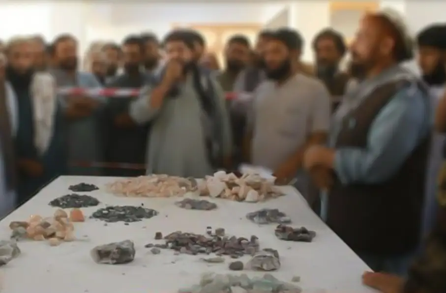 طالبان از فروش ۶۸۷ کیلوگرام سنگ بیروج کنر به ارزش بیش از ۵۴ میلیون افغانی خبر داد