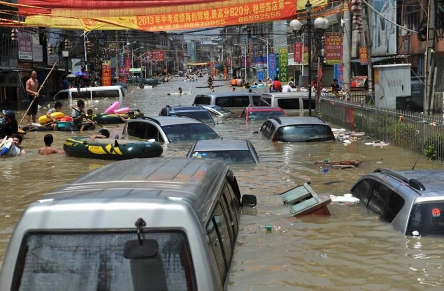 سیلاب مرگبار در شمال چین ۳۰ کشته و بیش از ۸۰ هزار آواره برجای گذاشت