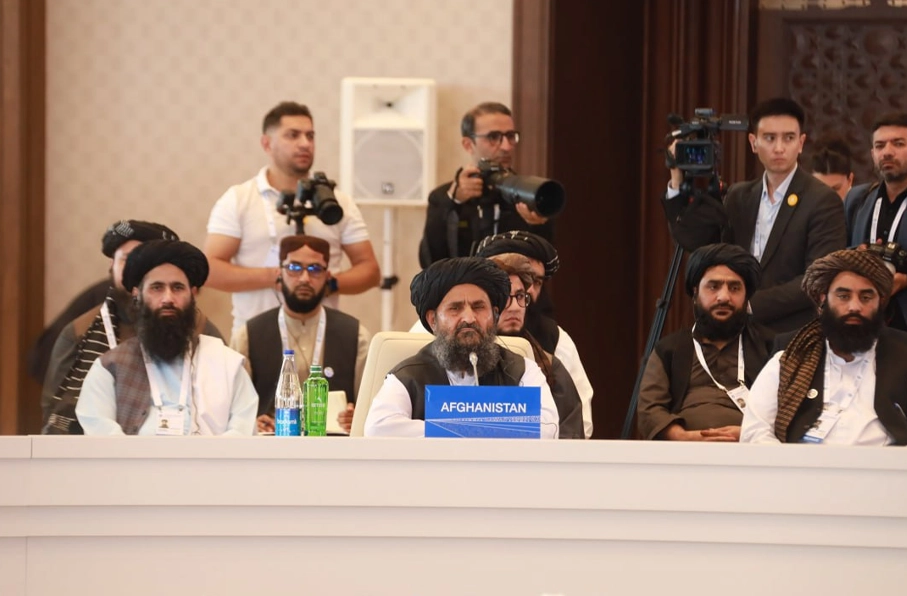 ملا برادر در اجلاس اکو خواستار به‌رسمیت‌شناختن حکومت سرپرست طالبان شد