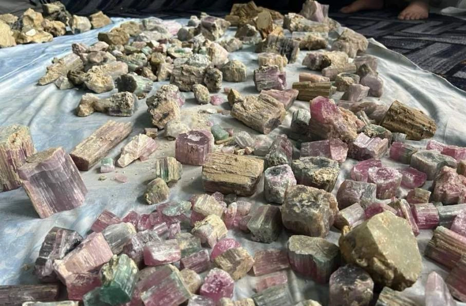درآمد ۱۲۰ میلیون افغانی طالبان از فروش سنگ‌های قیمتی بیروج و یاقوت در نورستان