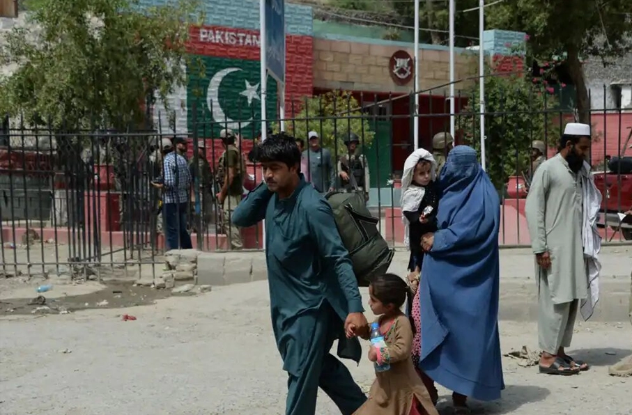 ضربالاجل ۷۲ ساعته پلیس پاکستان به مهاجرین افغانستانی